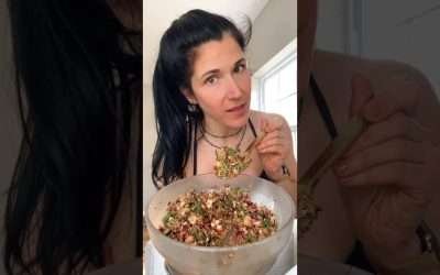 CRUNCHY BEET, GOAT CHEESE & QUINOA SALAD WITH LEMON-DIJON-PAPRIKA DRESSING!