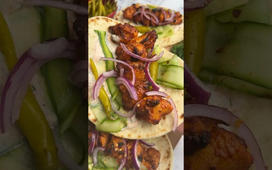 Smoky paprika chicken flatbreads with our top rated oak-smoked sweet smoked paprika! #dinnerrecipe