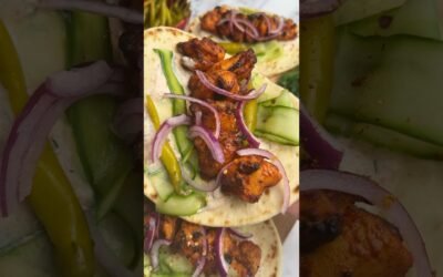 Smoky paprika chicken flatbreads with our top rated oak-smoked sweet smoked paprika! #dinnerrecipe