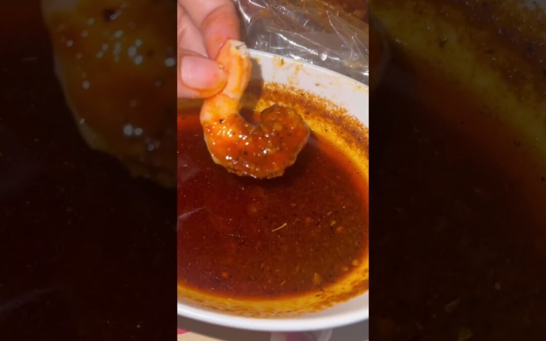 The BEST Garlic Butter Seafood Boil recipe! #seafoodboil #garlicbuttersauce #crablegs #crabboil